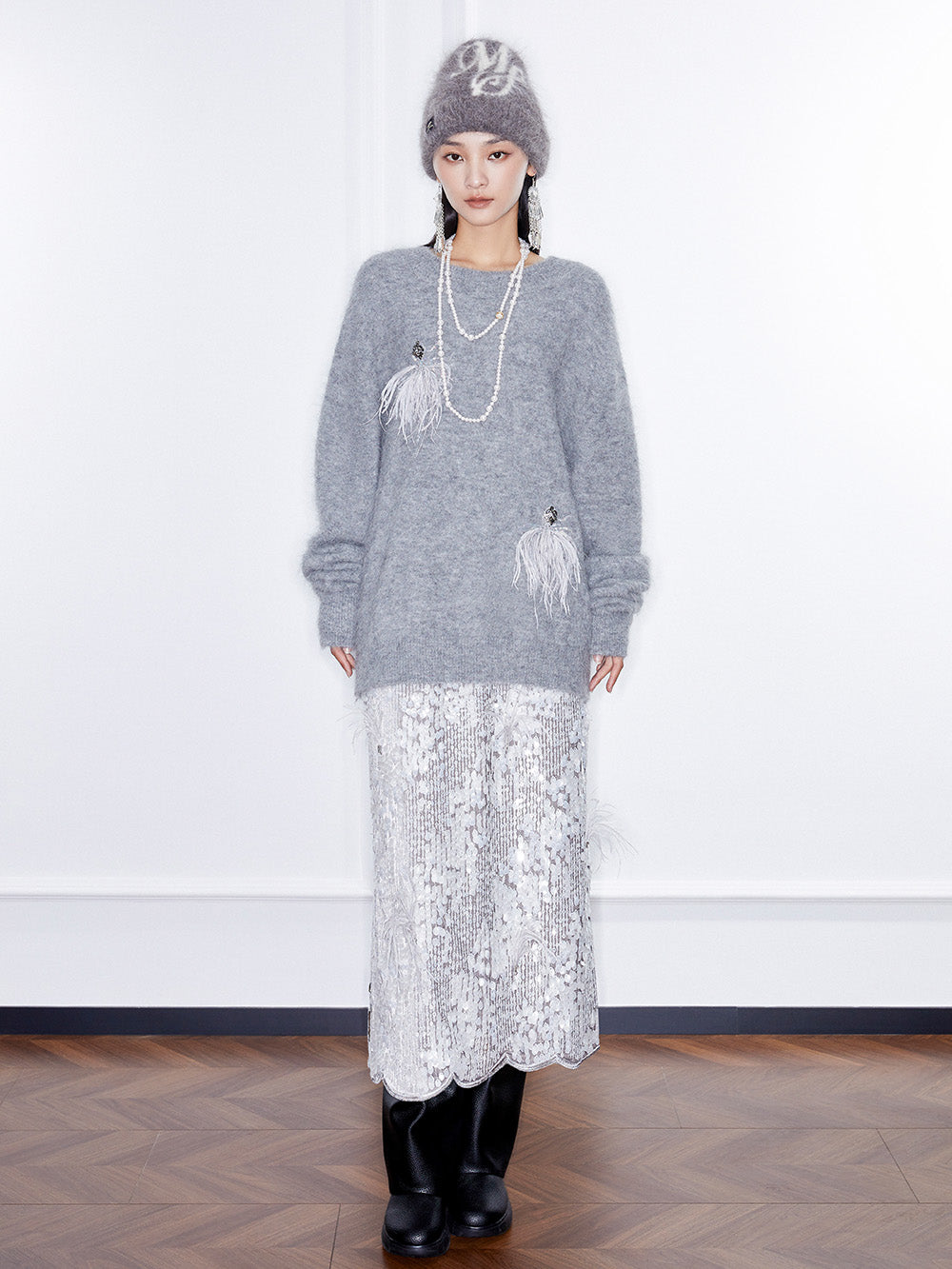 MUKZIN Linglong "Playing Fish" Embroidered Knitted Sweater