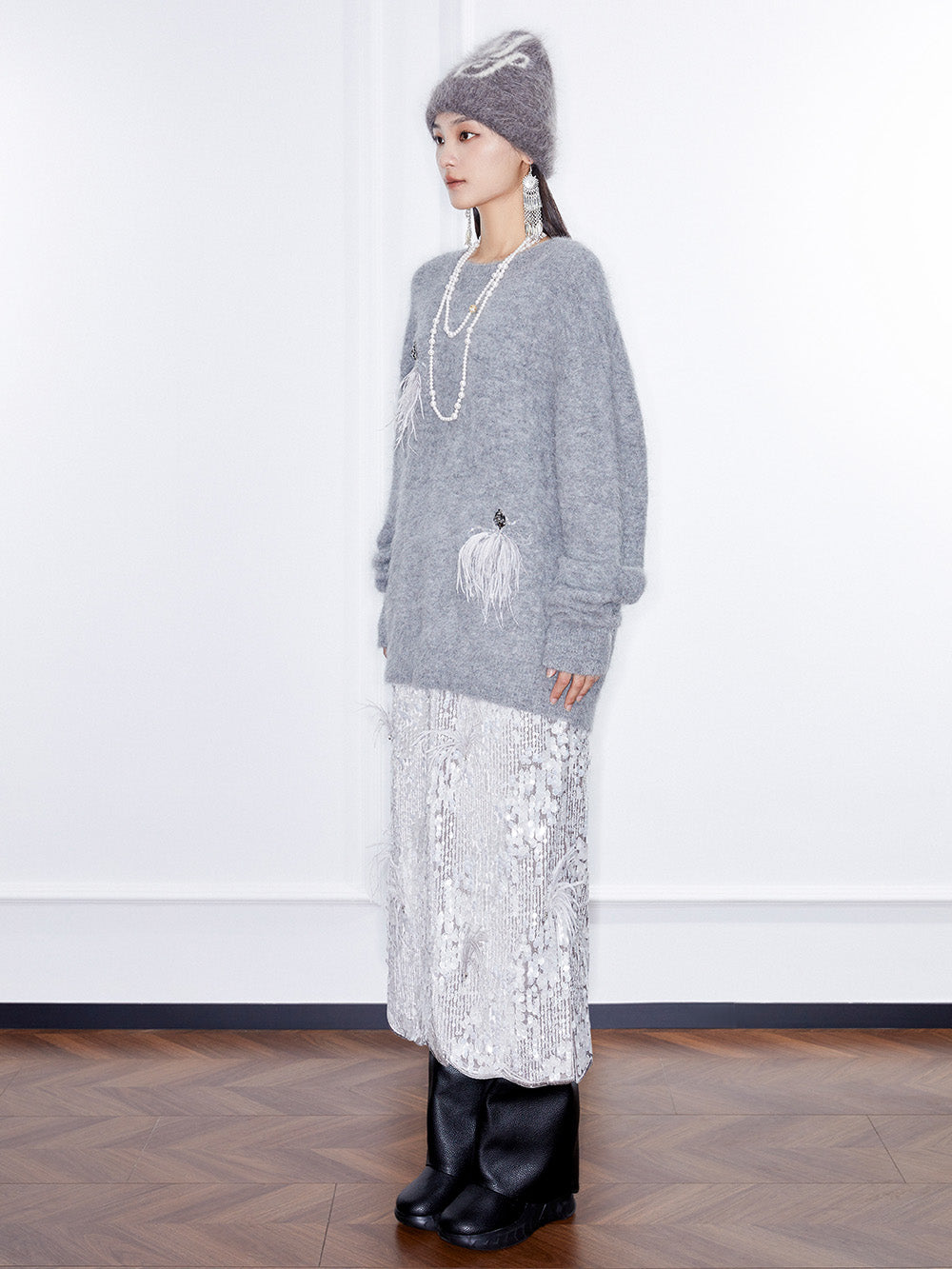 MUKZIN Linglong "Playing Fish" Embroidered Knitted Sweater